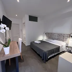 https://villa-chiara-taormina.taorminaitalyhotels.com