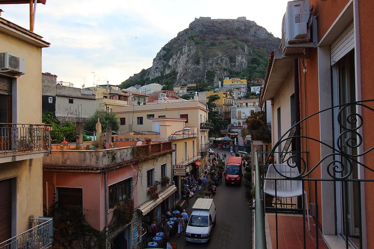 Innpiero Taormina 0*,  Itália
